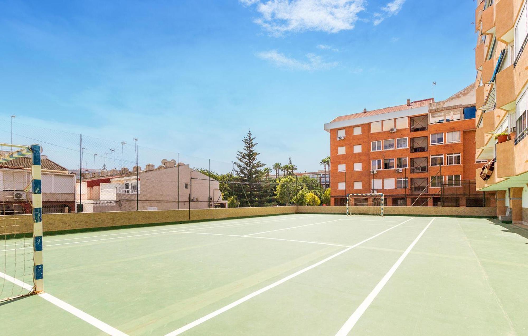 Nice Apartment In Torrevieja With Kitchen Luaran gambar