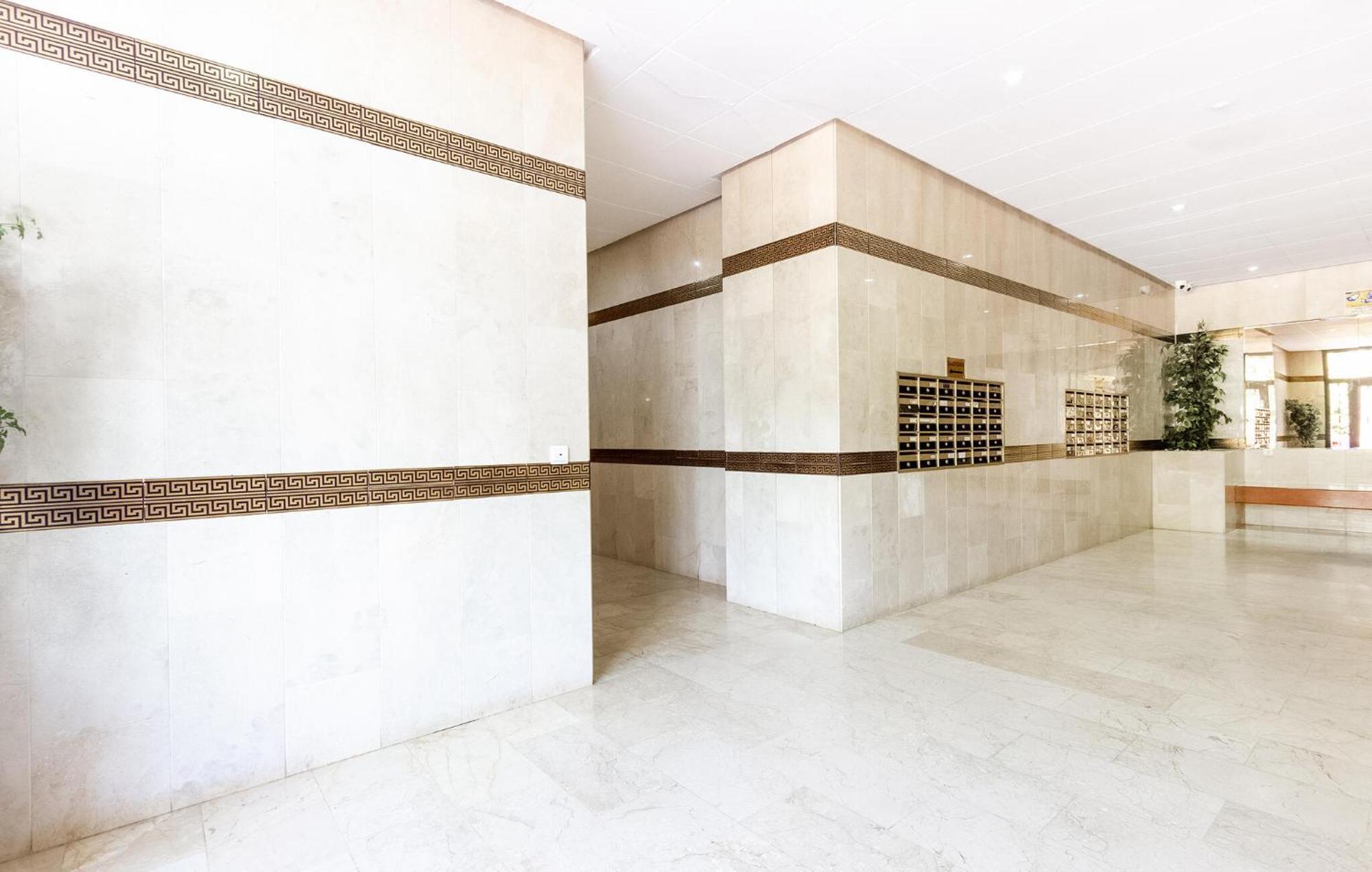 Nice Apartment In Torrevieja With Kitchen Luaran gambar