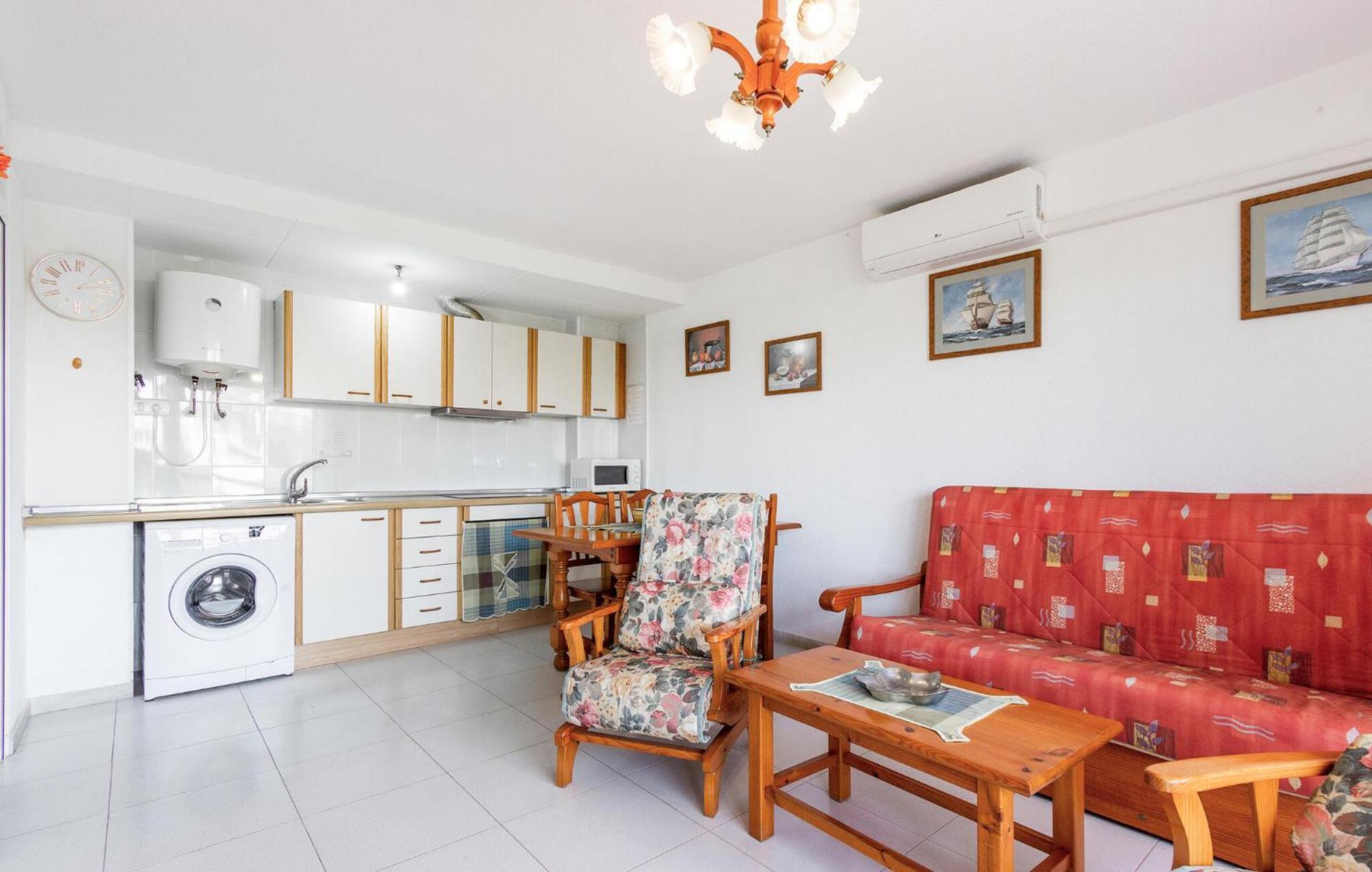 Nice Apartment In Torrevieja With Kitchen Luaran gambar